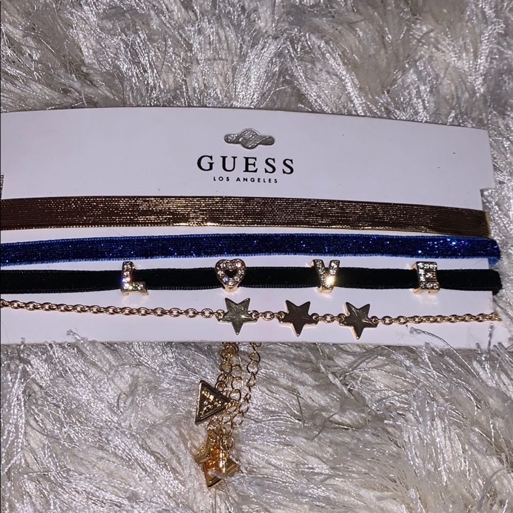 ✨✨BRAND NEW✨✨ Guess 4 choker set
